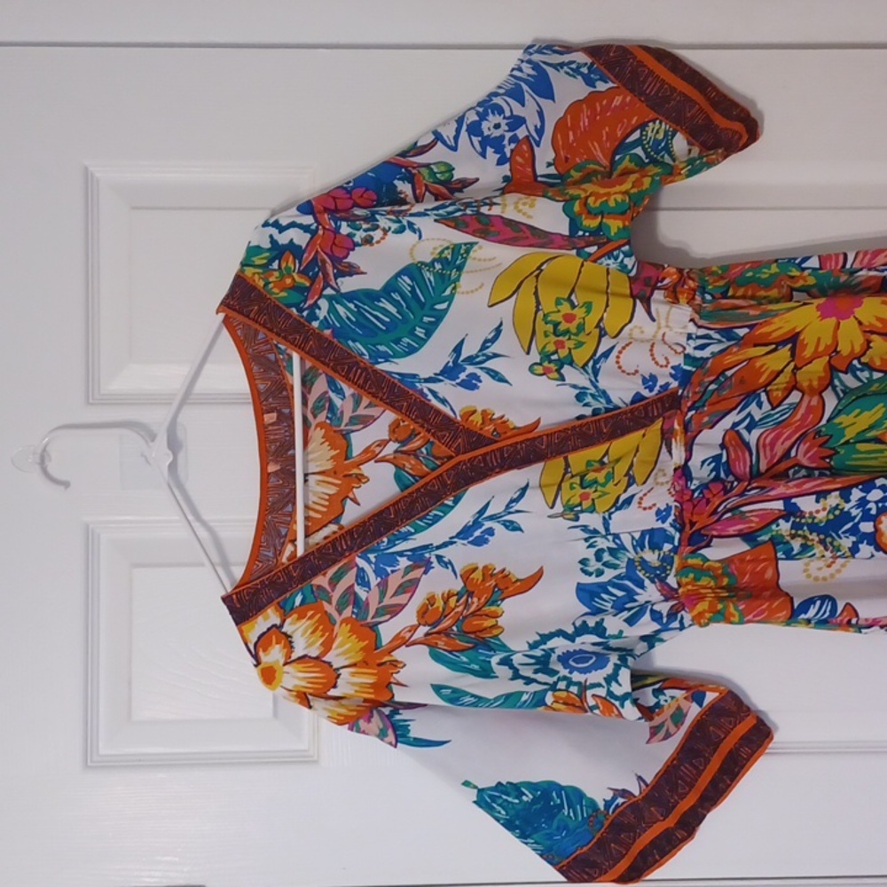 Beautiful floral maxi dress sz M, (tags cut out) in multi color floral print. - Picture 4 of 13
